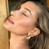 Trend ‘Strawberry Makeup’ Hailey Bieber Cetus Fenomena Di TikTok