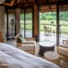wildlife resort di seluruh dunia yang membolehkan anda berdekatan dengan gajah liar